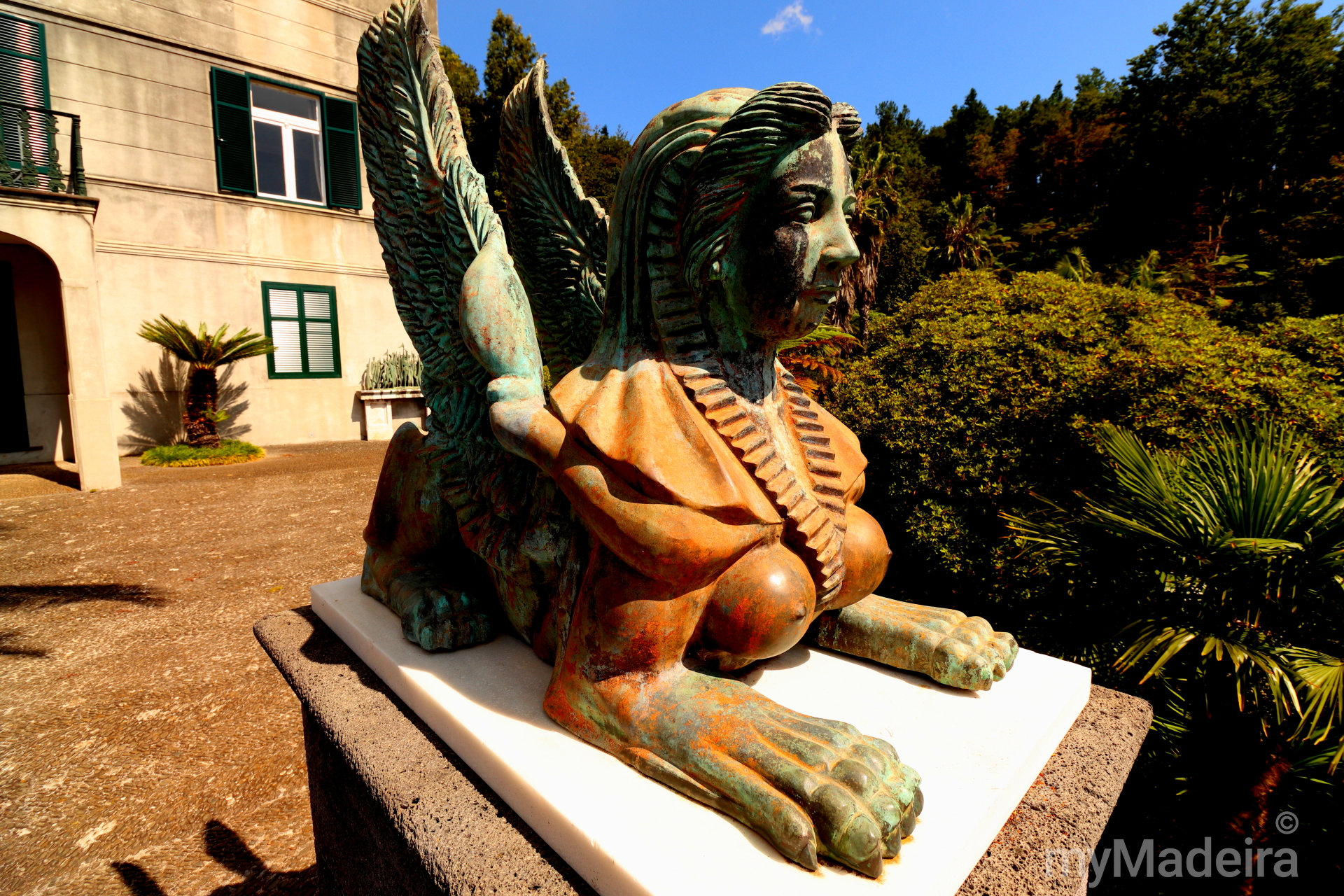 Szobor a Monte Palace Hotel előtt